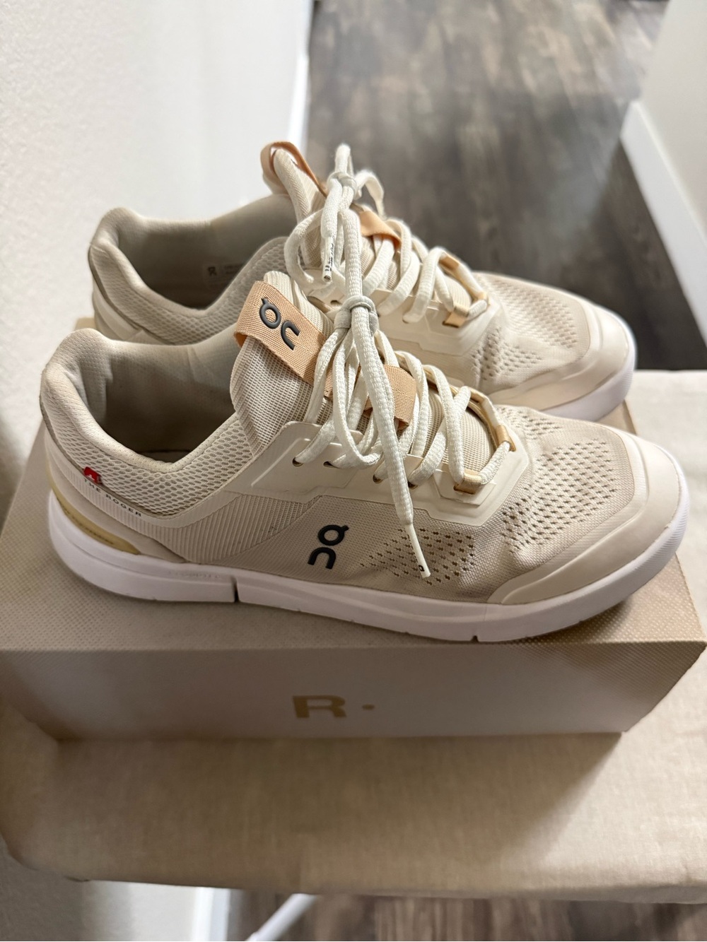 On The ROGER Spin Tennis Sneaker - Dew/Savannah